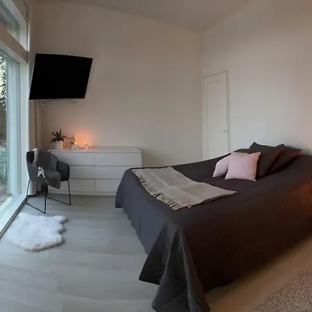 Lapland Lakeside Escape Вилла *